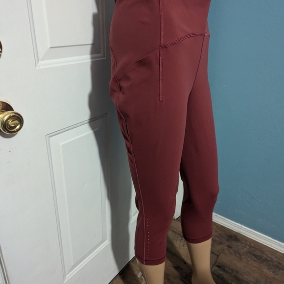 Lululemon Burgundy High-Waist Capri Leggings - Picture 4 of 7